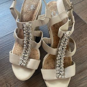 8.5 nude Gianni Bini wedges